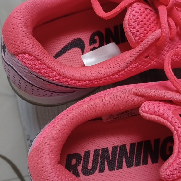 Nike Women's Pink Running Shoes - Picture 5 of 6